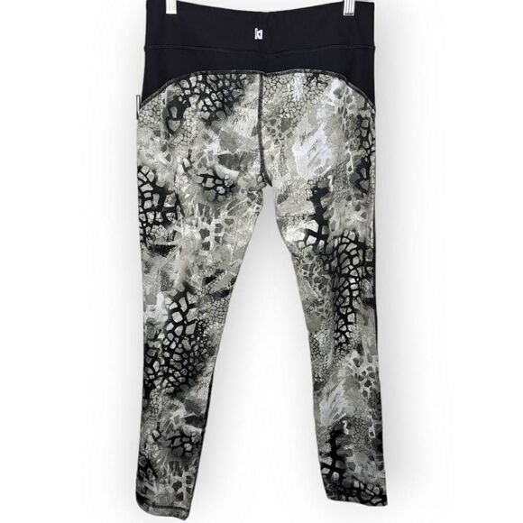 Ki Pro Performance Legging in Rooted Print size Medium - Picture 3 of 6